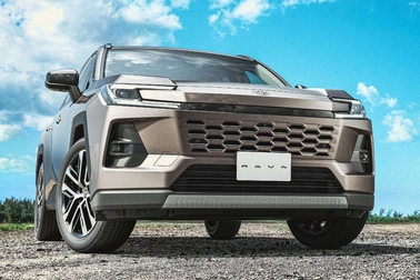 （左）：Z（ハイブリッド）