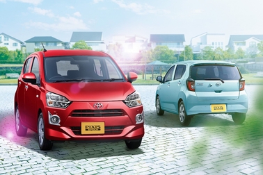（左）：X “Limited” （2WD）